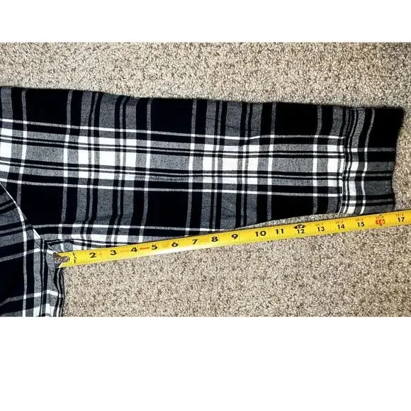 Universal Thread - Black & White Oversized Flannel - XL - Picture 7 of 13